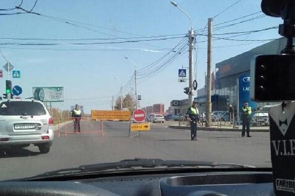Автомобили двигаются со скоростью в пять километров в час. Фото: vk.com/26stav