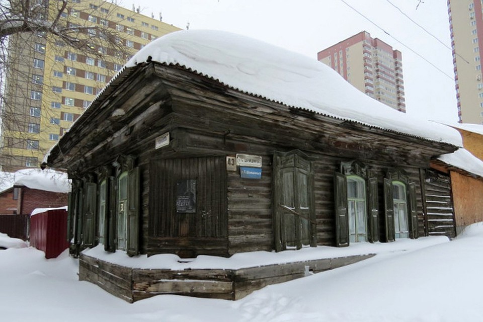 В этом доме в центре Новосибирска жила рок-поэтесса Янка Дягилева и солистка НОВАТ Надежда Дезидериева