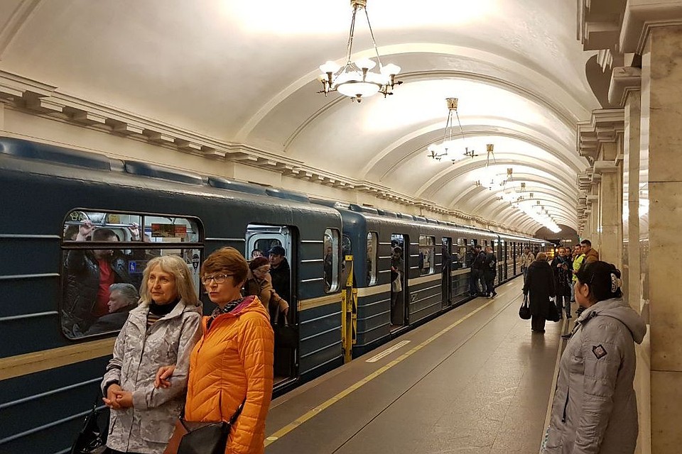 Чуть больше часа продолжался транспортный коллапс на первой линии метро.