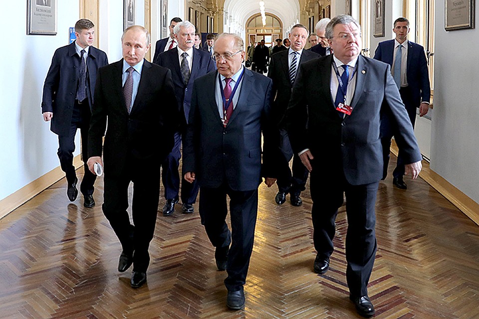 Путин обсудит в Петербурге выполнение своего послания Федеральному Собранию Путин обсудит в Петербурге выполнение своего послания Федеральному Собранию