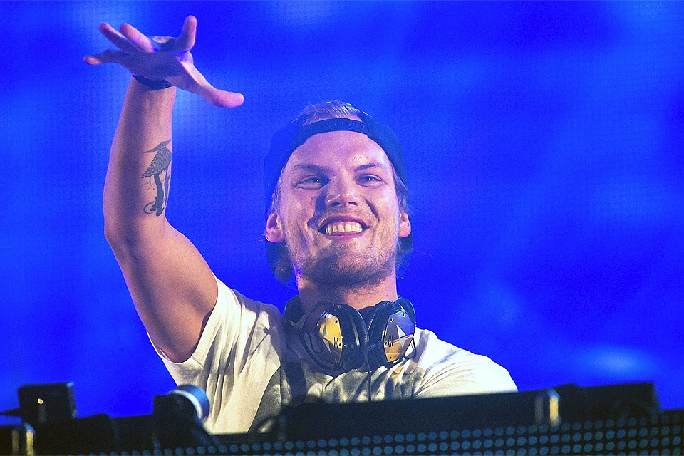 Диджей Avicii на сцене.