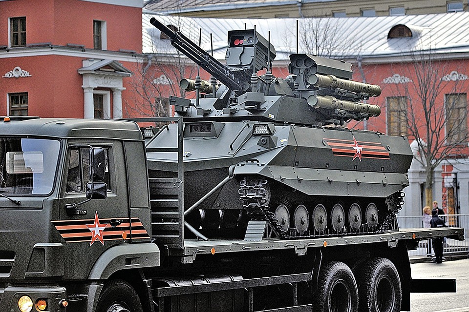 Этот беспилотный боевой модуль разведки «Уран-9» даже американцы называют «вестником будущего»... Фото: Абылай САРАЛАЕВ