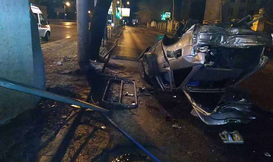 Больше всего пострадала машина. ФОТО: ГИБДД Челябинска.