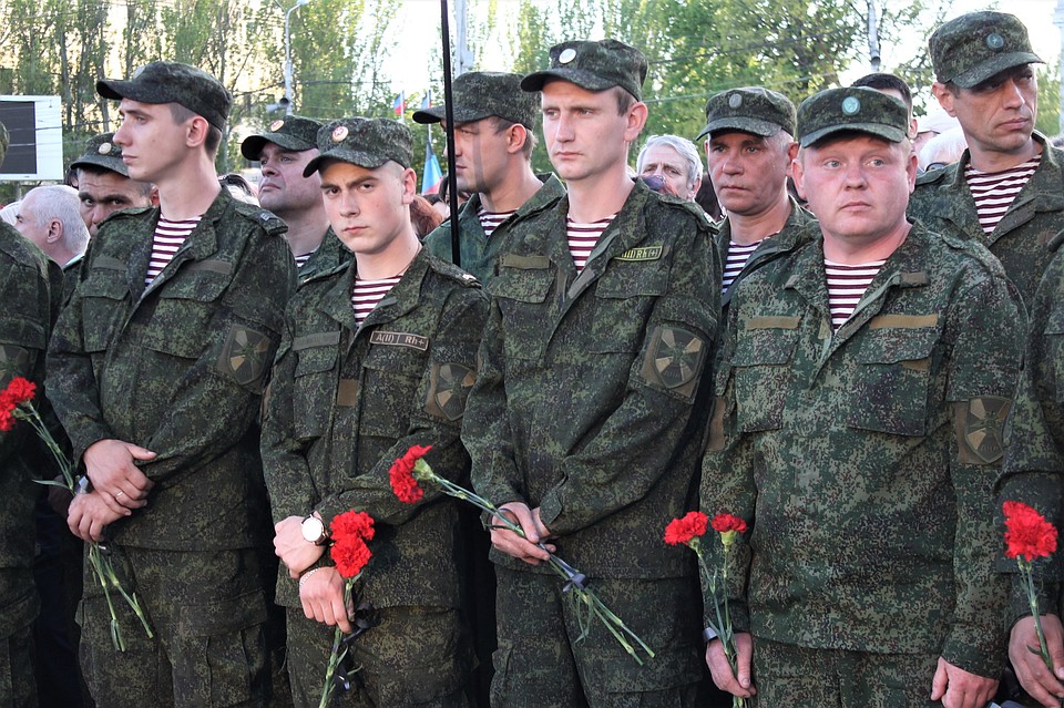 Скорбят о погибших одесситах военнослужащие армии ДНР