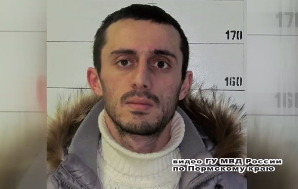 На фото один из мошенников. Стоп-кадр с видео ГУ МВД по Пермскому краю