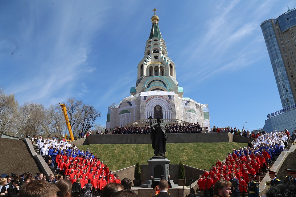 За открытием памятника крестителю Руси наблюдали больше двух тысяч человек