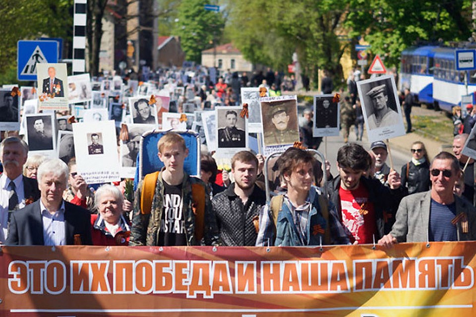В рамках празднования дня Великой Победы 9 мая пройдет традиционная акция семейной памяти "Бессмертный полк в Риге". Фото: с сайта Melkon.lv
