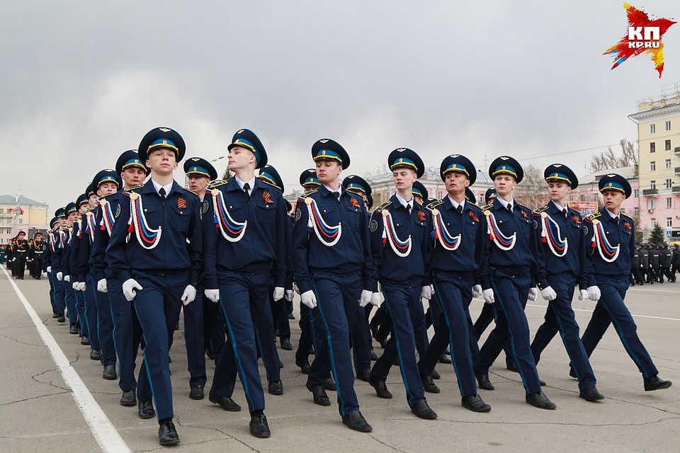 Репетиция Парада Победы прошла в Барнауле. Фото: Олег УКЛАДОВ