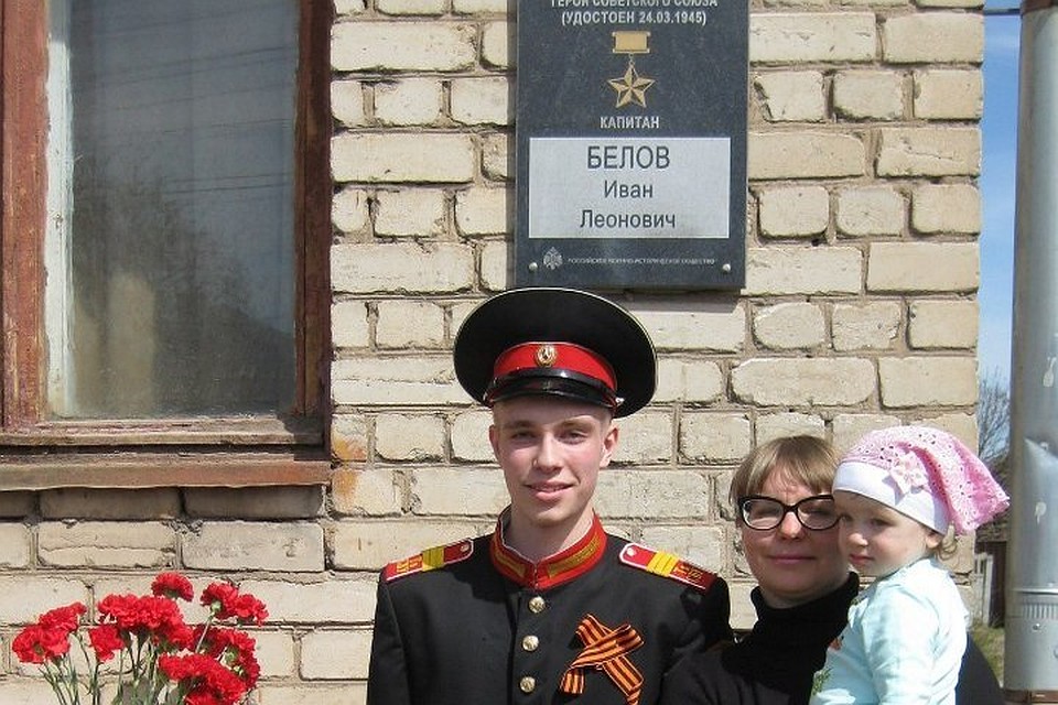 На открытии мемориальной доски присутствовал правнук Ивана Белова, который пошел по его стопам. Фото: Городской музей города Бологое