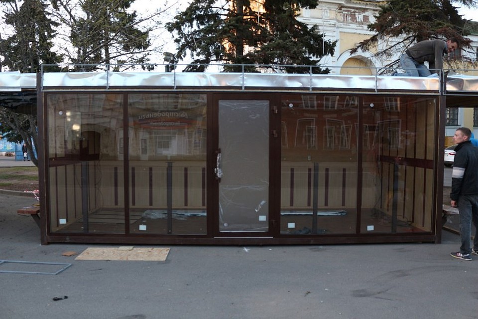 Павильон отделают лепниной.