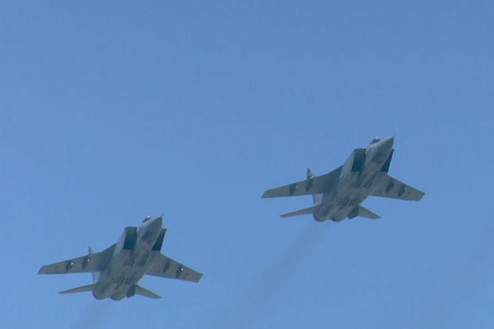 Авиапарад на Красной площади 9 мая 2018 года в Москве: над столицей пролетели новейшие Су-57 и МиГ-31 с «Кинжалами»