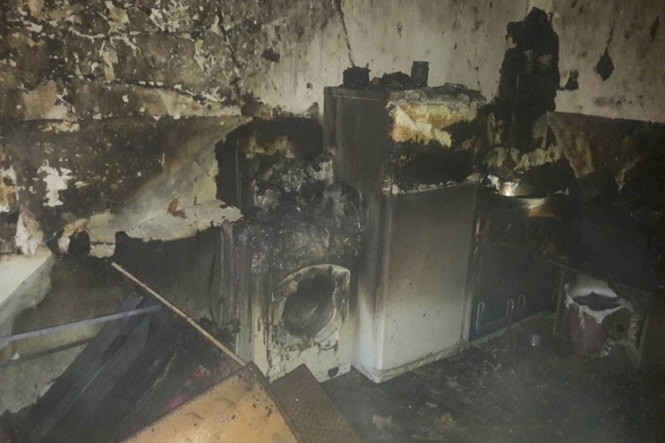 Пожарные Ангарска эвакуировали более 20 человек из горящего дома.