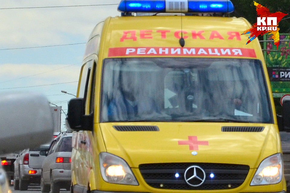 Полицейские проводят проверку по факту аварии.