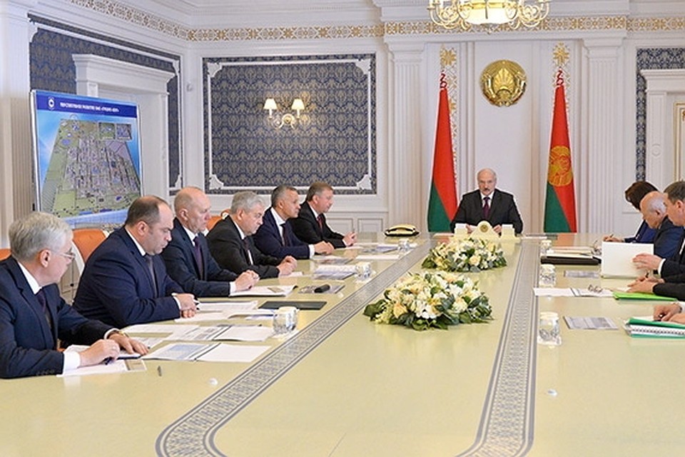 У президента проходит совещание на тему развития «Гродно Азот». Фото: пресс-служба