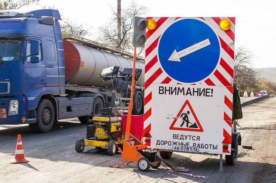 Рабочие уже залатали 14,6 тысяч квадратных метров дорог.