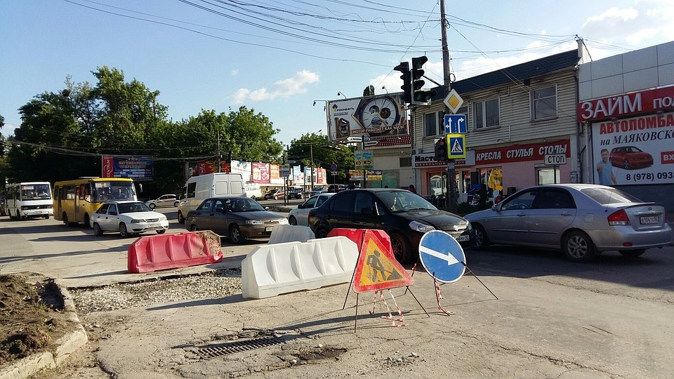 В ближайшие два дня яму пообещали заасфальтировать.