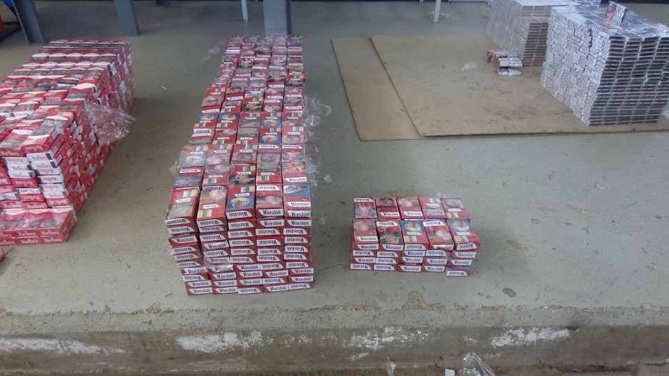 В Псковской области пограничники изъяли больше 12 тысяч пачек сигарет.