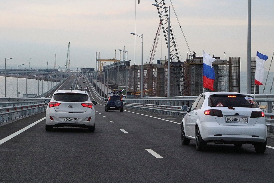Крымский мост в первые минуты после открытия
