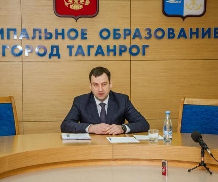 Андрей Лисицкий отчитался о своих доходах и имуществе. Фото: официальный сайт мэрии Таганрога.