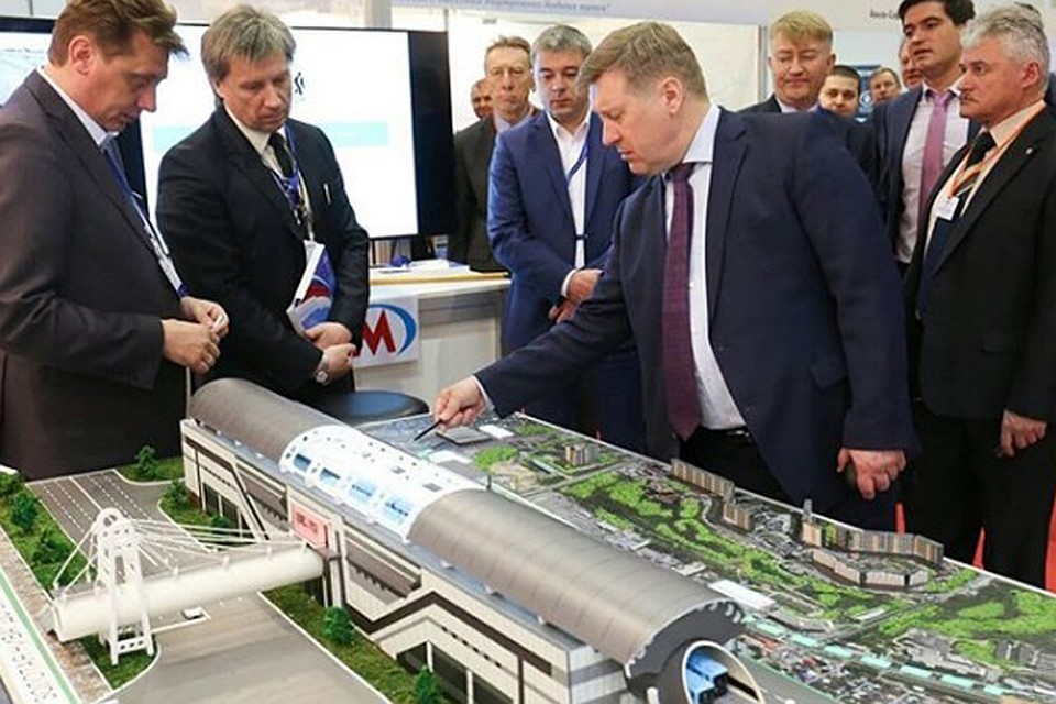 Проект строительства двух станций метро представил мэр Анатолий Локоть. Со страницы instagram.com/a_lokot