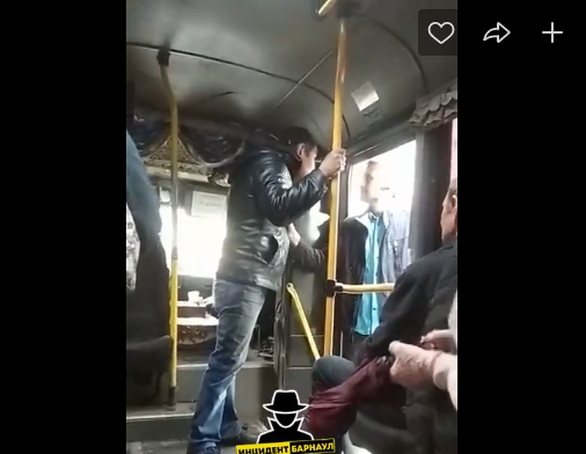 Скриншот с видео, опубликованного в паблике "Инцидент Барнаул"