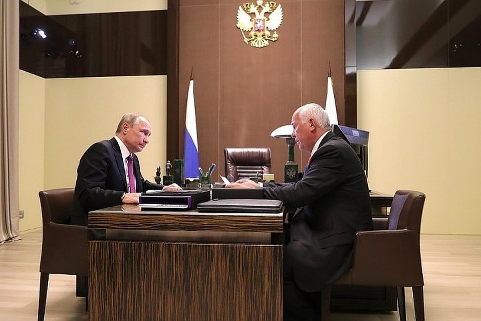 Президент России Владимир Путин провел встречу с директором корпорации «Ростех» Сергеем Чемезовым. Фото: пресс-служба Кремля