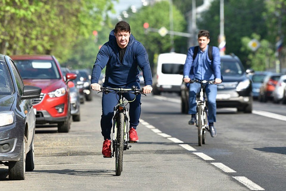 Владимир Слепцов тоже приехал на велосипеде.