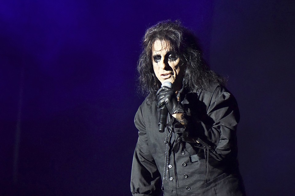 Элис Купер во время выступления группы Hollywood Vampires
