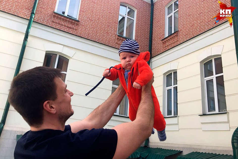 А тут Миша словно всем своим видом говорит: "Вы как хотите, но стану я директором колхоза!"