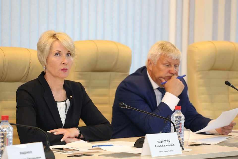 Елена Ковалева на круглом столе в городской думе. Фото: социальные сети