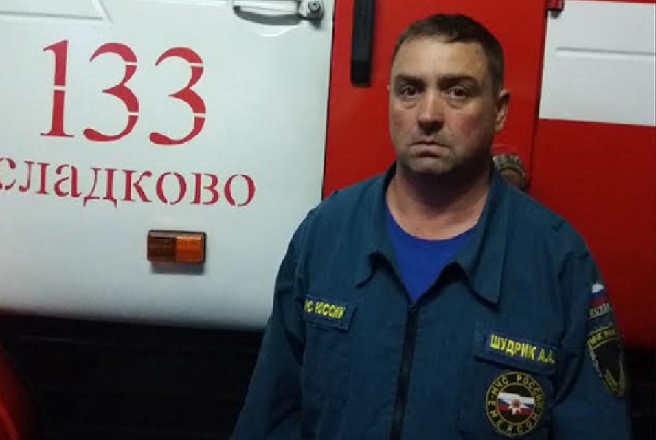Пожарный из Тюменской области спас трех подростков на озере Соленое. Фото ГУ МЧС по Тюменской области