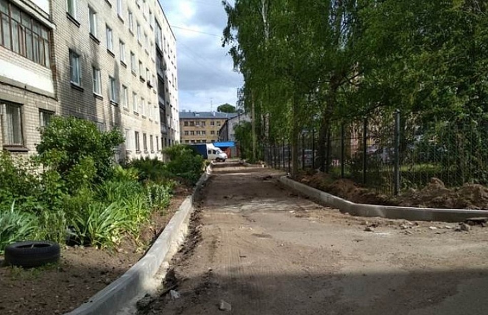 Ремонт дворов подрядчики должны завершить в июле