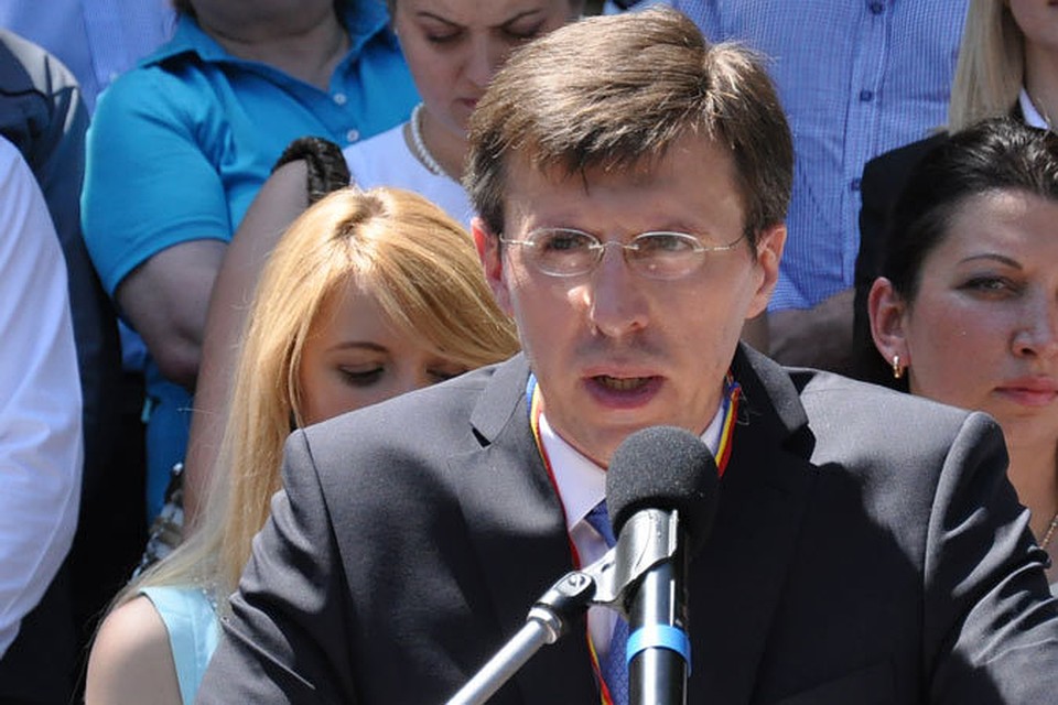 Дорин Киртоакэ призвал "румын не сидеть дома".
