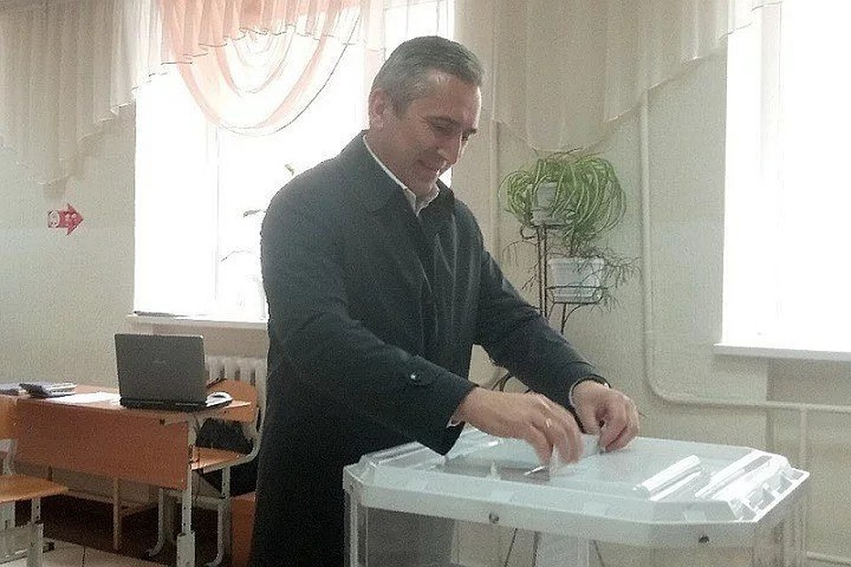 Ранее проголосовал за кандидатов и Александр Моор