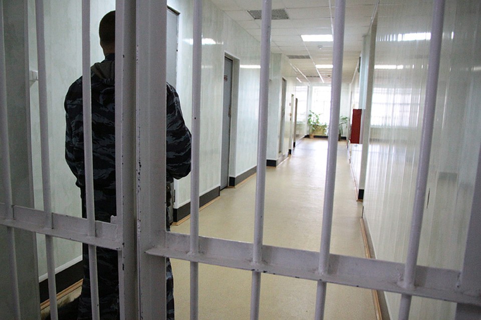 Отцу пятерых приемных детей, который пытал их раскаленной кочергой, суд вынес приговор в Иркутской области