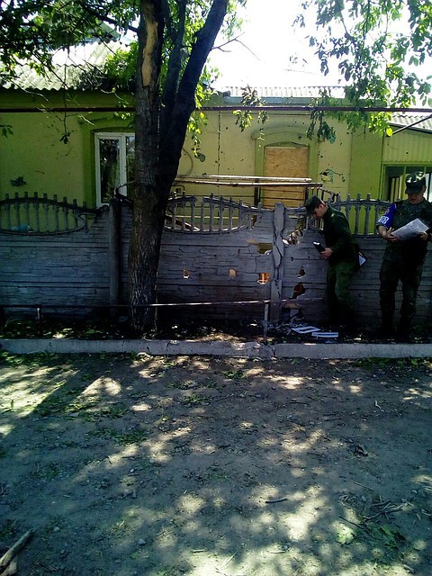 В Докучаевске второй день подряд фиксируются повреждения жилых домов. ФОТО: СЦКК