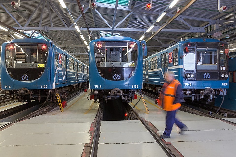 Петербуржцы ждут новых станций метро.