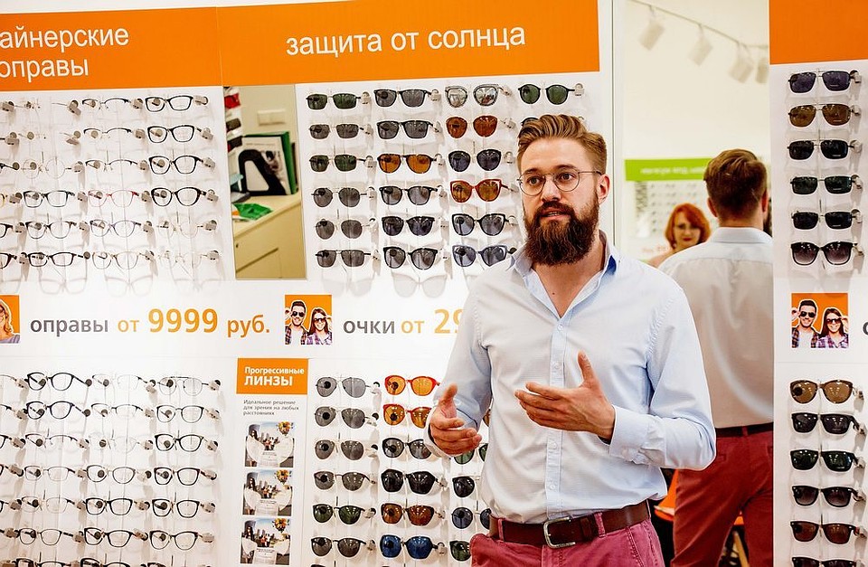 Менеджер регионального развития сети оптики «Счастливый взгляд» Антон Копенкин рассказал о том, что предлагает салон своим посетителям