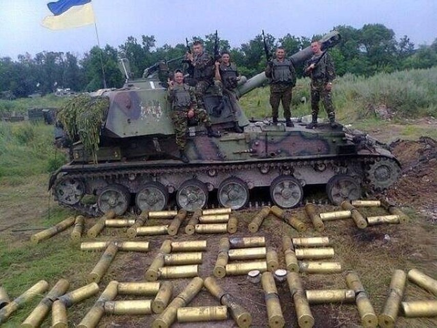 Жаль, что соревнований по выкладыванию слов из стреляных гильз в Европе не проводятся. Фото: informat.com.ua