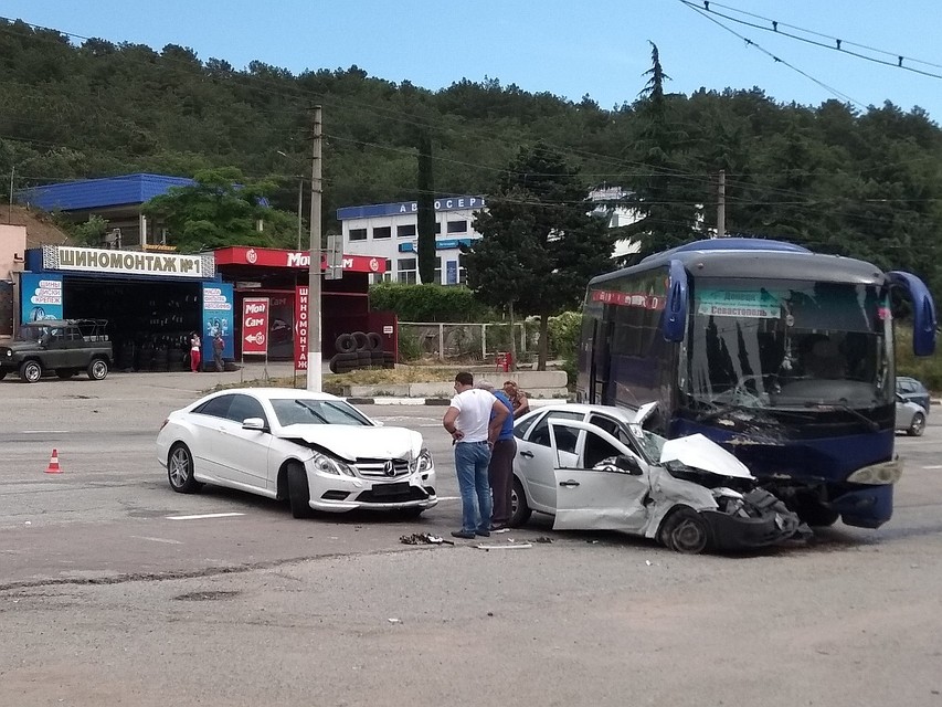 Автобус следовал по маршруту Донецк-Севастополь