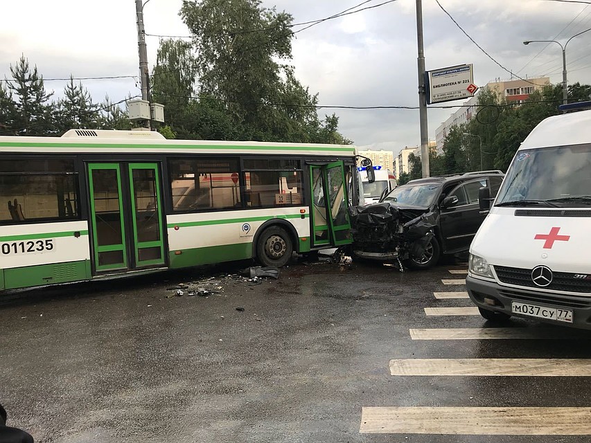 В ГИБДД причины аварии не озвучили - работы на месте еще продолжаются. Фото: Александра Старикова, ВКонтакте.