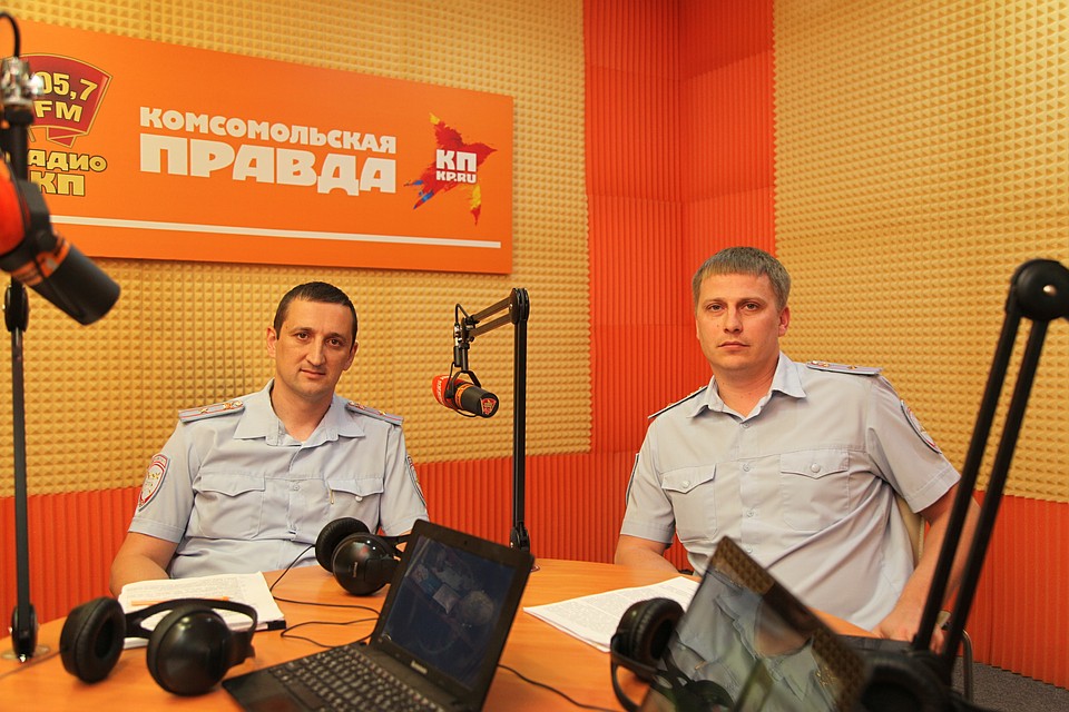 Заместитель начальника отдела дорожного надзора краевого управления ГИБДД Владимир Рыбалко и заместитель начальника отдела исполнения административного законодательства УГИБДД ГУ МВД России по Ставропольскому краю Вячеслав Коноваленко