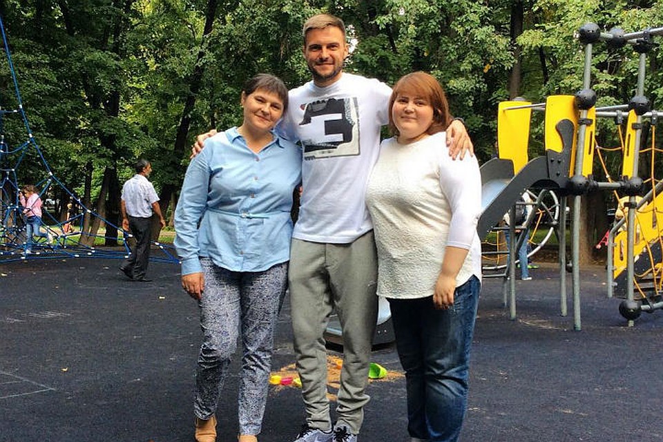 Владимир Гранат со своими сестрами: старшей Натальей (слева) и младшей Анной (справа). Фото: личный архив Анны Гранат.