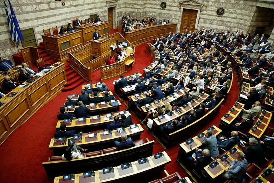 Парламент Греции отвергнул вотум недоверия руководству премьера Алексиса Ципраса Парламент Греции отвергнул вотум недоверия руководству премьера Алексиса Ципраса