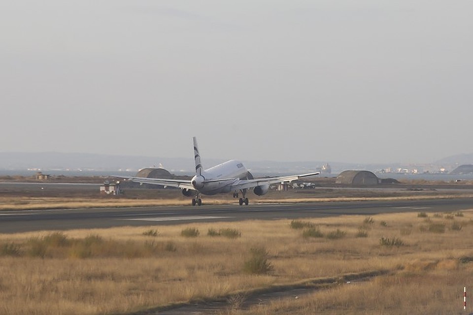 Самолет авиакомпании Ellinair съехал с полосы