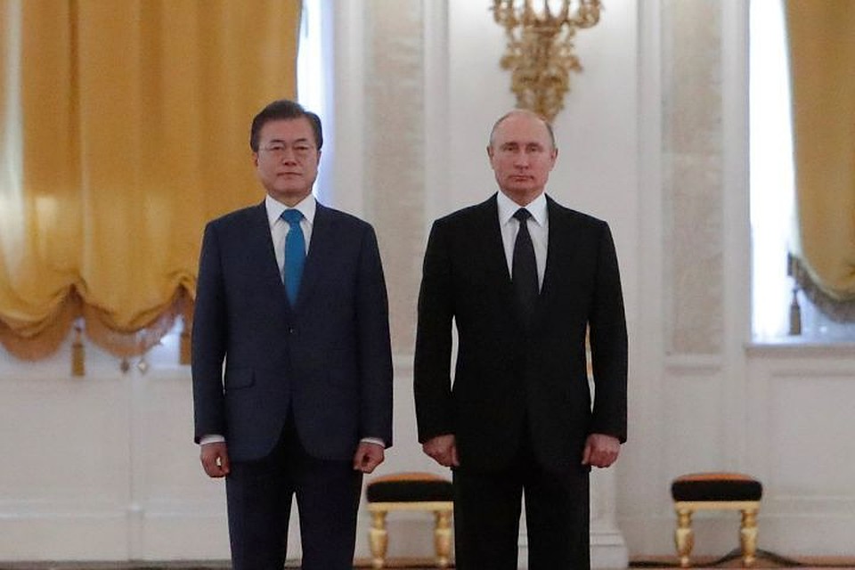 Президент РФ Владимир Путин провел в Кремле встречу со своим южнокорейским коллегой Мун Чжэ Ином