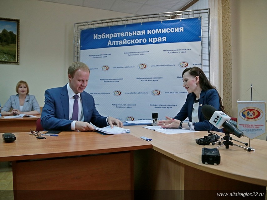 Виктор Томенко зарегистрировался на выборы губернатора Алтайского края