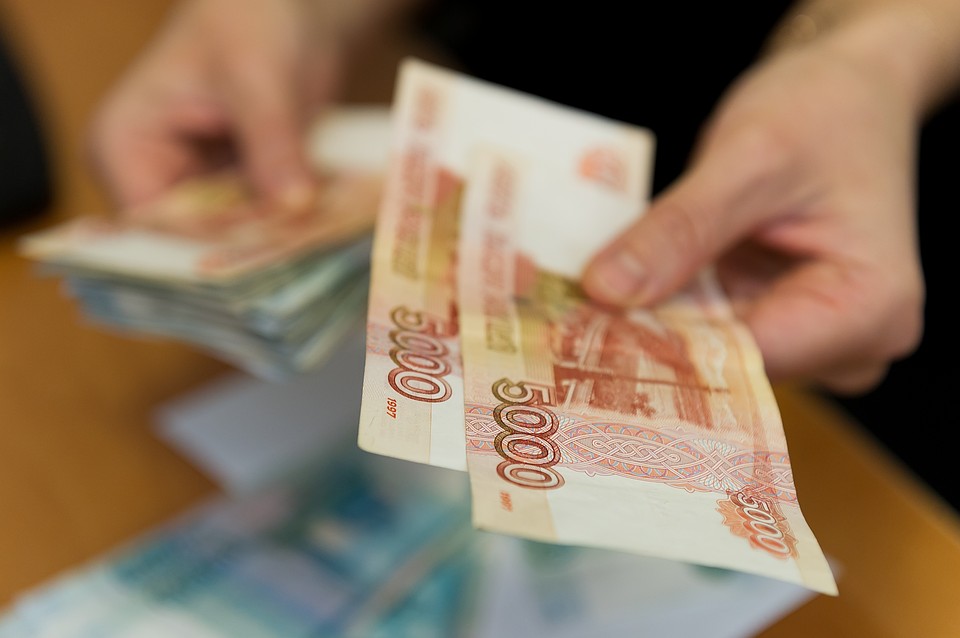На прямую линию с губернатором обратилась девушка из Струг Красных, которую интересует судьба местного дома культуры.