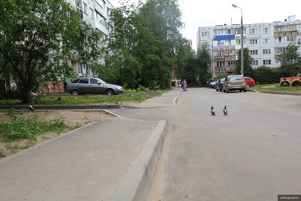 Ремонт затянулся из-за плохой погоды.