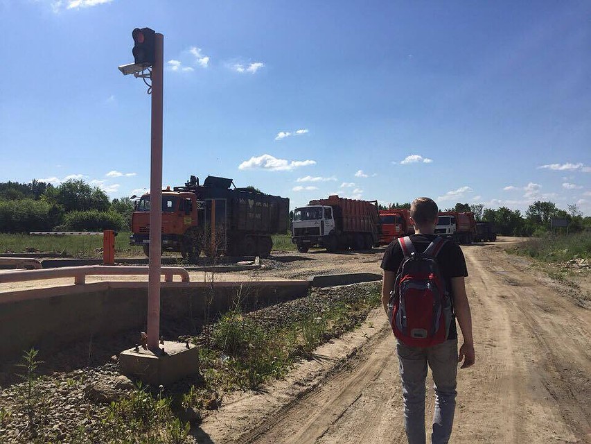 В Полетаево не ожидали такого наплыва мусоровозов. Фото: "Экочел".